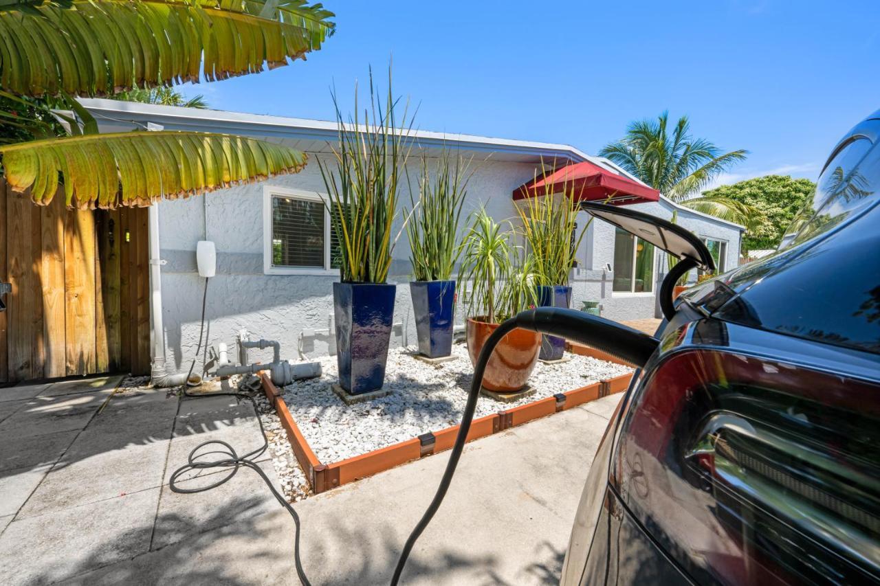 Palms Retreat! Giant Heated Pool-Hottub-Firepit-5Min2Beach-Pets-Ev Chgr Fort Lauderdale Exterior photo