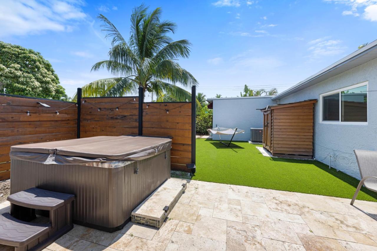 Palms Retreat! Giant Heated Pool-Hottub-Firepit-5Min2Beach-Pets-Ev Chgr Fort Lauderdale Exterior photo